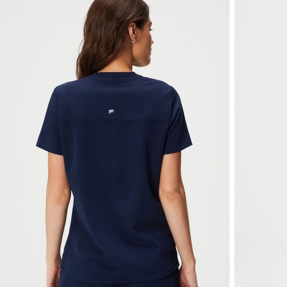 Fabletics Scrub Set- Ion Pants in MP and Vital top in S - Picture 3 of 10